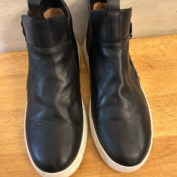 Vionic Sleek Black Leather Sneaker Bootie Platform with White Soles - Picture 3 of 9